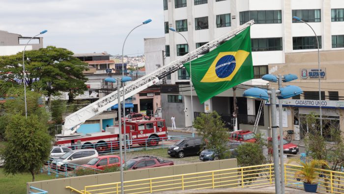 Prefeito e secretários municipais são homenageados pelo Corpo de Bombeiros