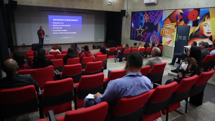 Palestra orienta sobre importância do uso racional de medicamentos