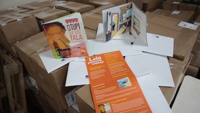 Suzano e Fundação Itaú Social distribuem 17 mil kits com livros na rede municipal de ensino