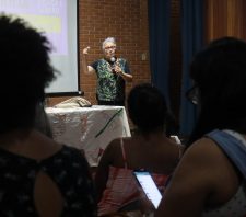 Promotoras Legais Populares recebem fundadora do curso