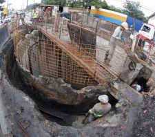 Fechamento do maior poço da obra da Sabesp na SP-66 será no dia 19