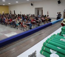 Solenidade oficializa formatura de 250 bolsistas da Frente de Trabalho em cursos de capacitação