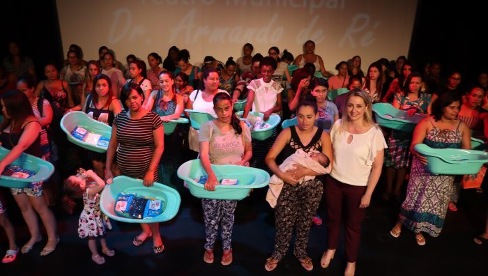 Cegonha da Solidariedade conclui entrega de kits para 500 gestantes