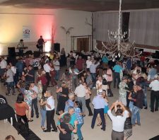 Baile da Melhor Idade arrecada mais de 400 fraldas geriátricas