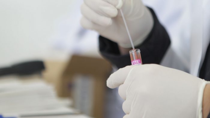 Dezembro Vermelho conta com testes de HIV e sífilis e palestras de orientação