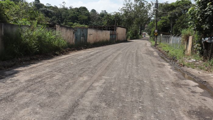 Estradas do Caulim e do Kisaki recebem serviços de manutenção no fim de semana