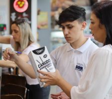 Comércio deve se adequar à lei que proíbe o uso de canudos plásticos, diz Procon