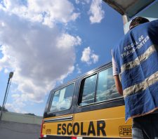 Veículos de transporte escolar passam por vistoria