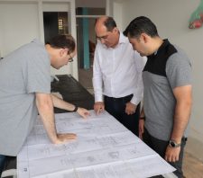 Prefeito e secretário estadual de Educação vistoriam obras em escolas de Suzano