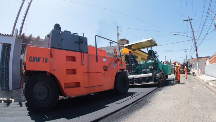 Cidade Edson passa por serviços de recapeamento