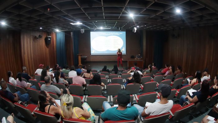 Curso para comércio de alimentos atrai mais de 50 pessoas