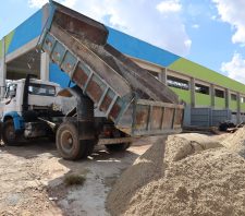 Prefeito de Suzano vistoria obras da Central de Triagem e da UBS do Monte Cristo