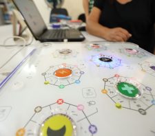 Educação recebe equipamento para inclusão de crianças com deficiência