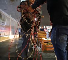 Fiscais combatem ligações clandestinas de energia elétrica