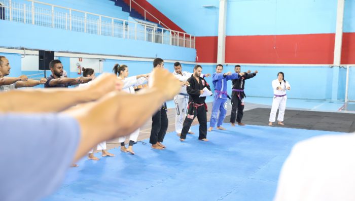 Agentes de segurança escolar recebem formação em Suzano