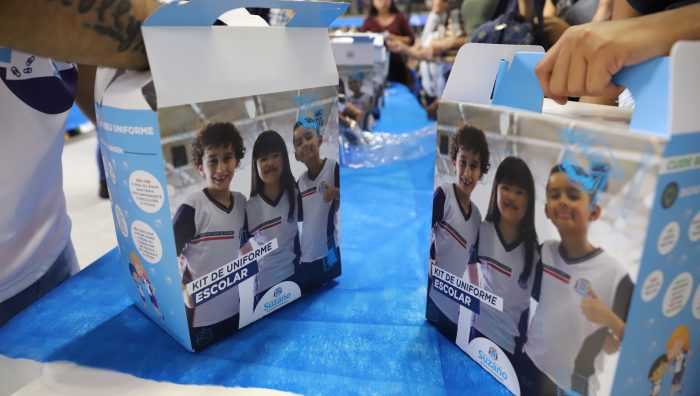 Educação distribui mais de 22 mil kits de uniforme escolar na Arena Suzano