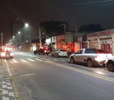 Tabacarias são lacradas com blocos e cimento durante fiscalização no centro
