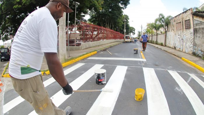 Cidade Edson recebe serviços de sinalização de trânsito
