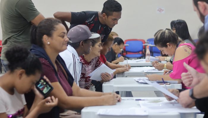 Famílias assinam contratos para 80 moradias em Palmeiras