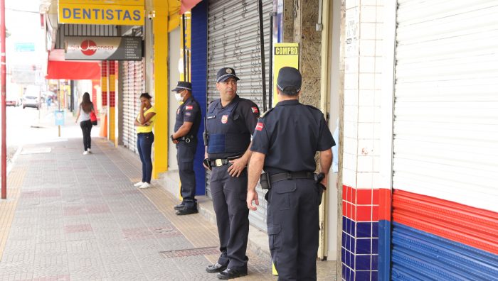 GCM sai às ruas para fiscalizar fechamento de estabelecimentos não essenciais