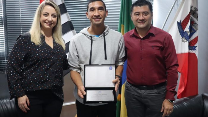 Prefeito e primeira-dama homenageiam criador do projeto Sciences