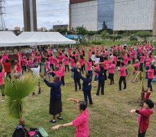 Encontro reúne 200 praticantes de Lian Gong e destaca importância do mês das mulheres