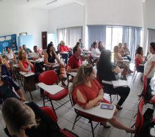Educadores participam de oficina sobre estresse no ambiente de trabalho