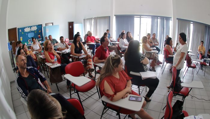 Educadores participam de oficina sobre estresse no ambiente de trabalho
