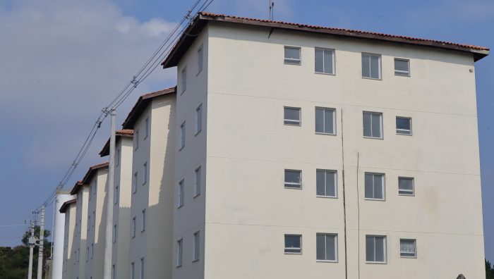 Suzano entrega chaves de novas moradias para 80 famílias
