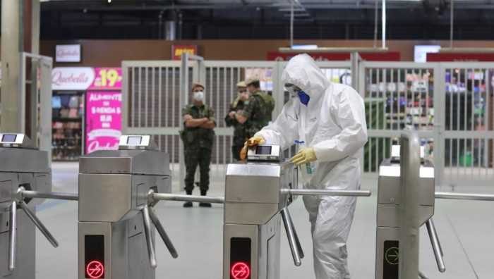 A pedido da prefeitura, Exército faz desinfecção do Terminal Norte e da estação de trem