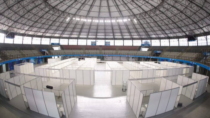 Hospital de Campanha começa a ser montado na Arena Suzano
