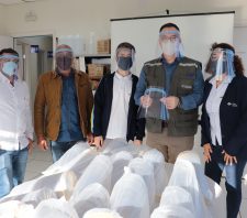 Saúde recebe cem máscaras Face Shield do Colégio Ferreira Master