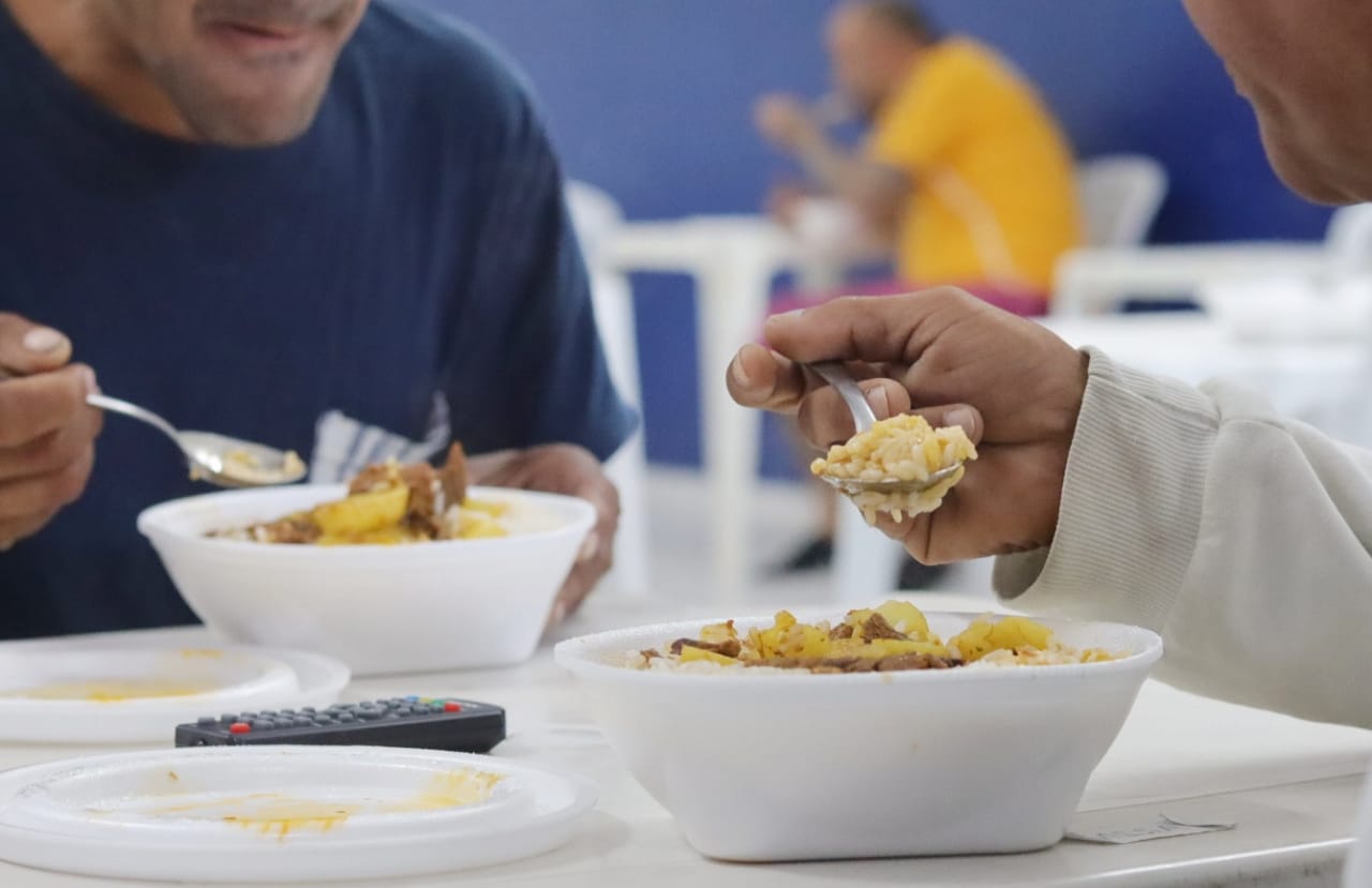 Projeto de acolhimento social atende 25 pessoas em situação de rua