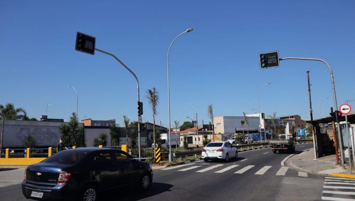 Secretaria de Transportes faz reparos após furtos de cabos semafóricos