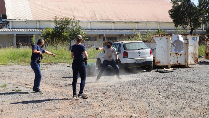 Futuros agentes da GCM são avaliados em simulação de situações reais