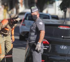 Operação no trânsito conscientiza condutores sobre pandemia