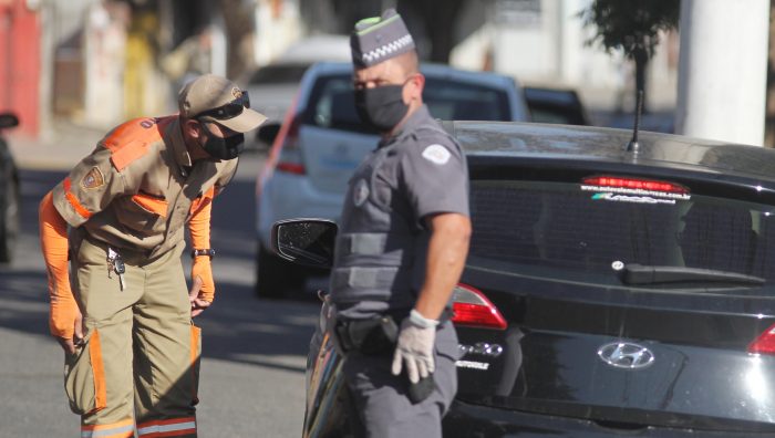 Operação no trânsito conscientiza condutores sobre pandemia