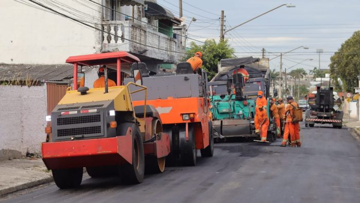 Mais uma via da Vila Figueira recebe asfalto novo