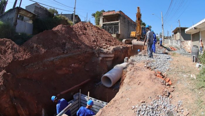 Jardim Brasil passa por obra de ampliação do sistema de drenagem