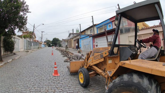 Jardim São Luiz e Jardim Nazareth recebem obras de manutenção viária