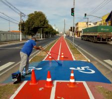 Vias recebem reforço na sinalização de trânsito