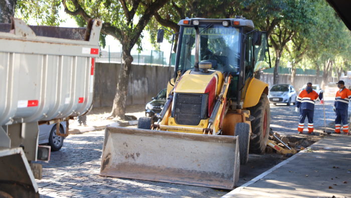 Obra de pavimentação asfáltica tem início na avenida Brasil