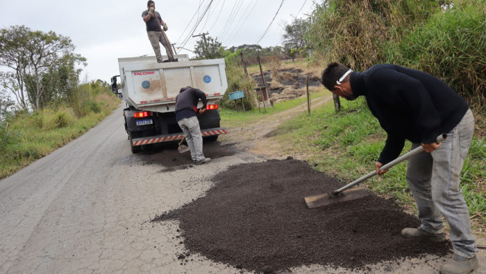 Trecho da estrada do Samuel começa a ser revitalizado