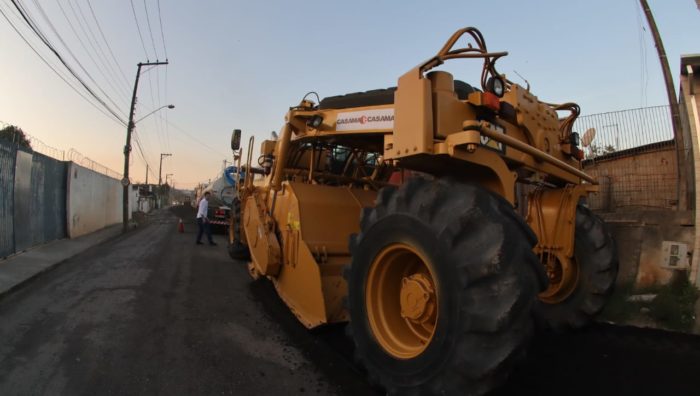 Estrada Fazenda Viaduto começa a ganhar asfalto novo