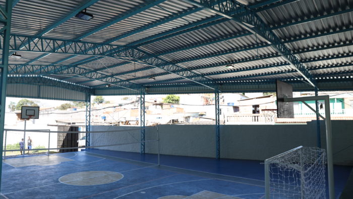 Escola Municipal do Jardim Margareth ganha quadra poliesportiva