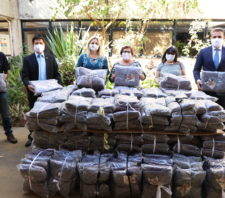 Fundo Social recebe cobertores da Acoris e dispensador de álcool em gel do Rotary