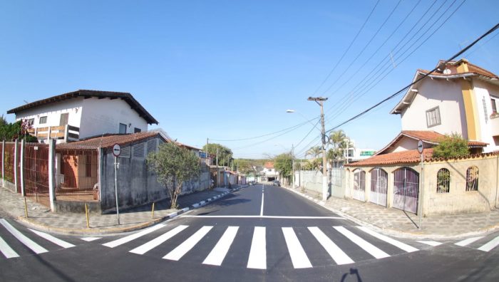 Após receberem asfalto, ruas São Luiz e Ipiranga ganham nova sinalização