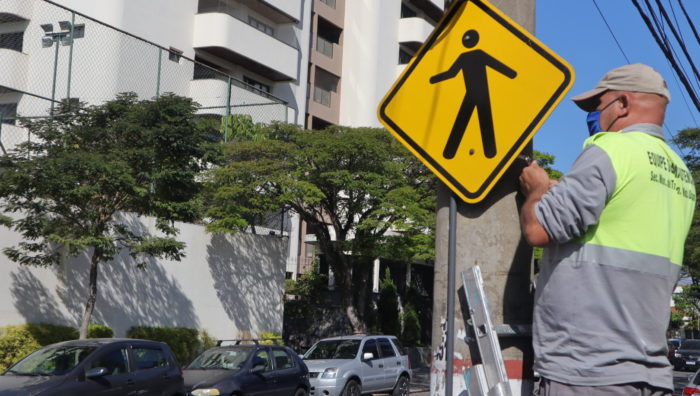 Secretaria de Transportes instala mais de 700 novas placas em julho