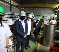 Prefeito pede para empresa prioridade em contratação de suzanenses