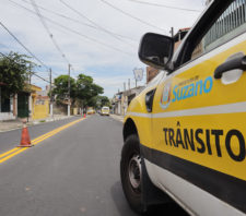 Após pavimentação, rua Antônio Renzi Primo recebe sinalização de trânsito